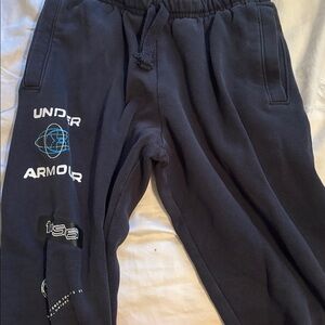 BoysUnder Armour Black jogger Sweatpants with Logo